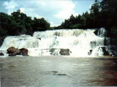 ESSA CACHOEIRA  MAIS UMA MARAVILHA DA NATUREZA., POR ZENILDA (DIRETORA DO DEPTO DE TURISMO DOMUNICPIO) - CORBLIA - PR