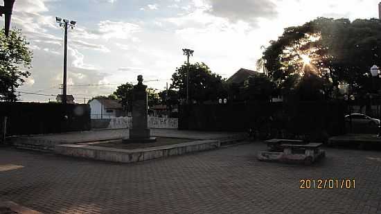 CORNLIO PROCPIO-PR-MONUMENTO AO CORONEL MOREIRA DA COSTA-FOTO:E. COLMAN - CORNLIO PROCPIO - PR