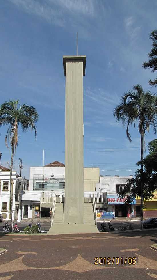 CORNLIO PROCPIO-PR-MONUMENTO E PALANQUE NA PRAA CENTRAL-FOTO:E. COLMAN - CORNLIO PROCPIO - PR