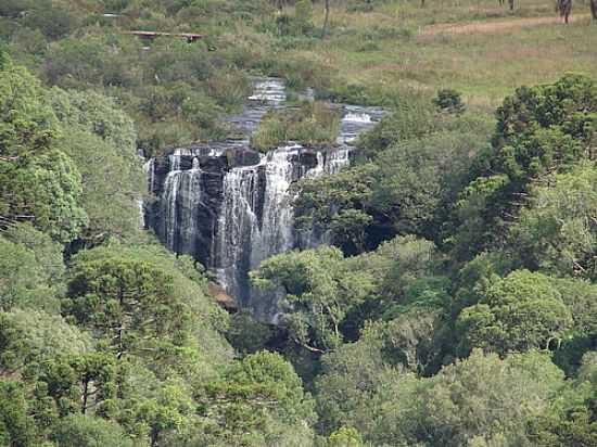 CACHOEIRA NO ASSENTAMENTO ESTRELA DO MEIO NO MUNICPIO CEL.DOMINGOS SOARES-FOTO:CLAUDIO_SANTI - CORONEL DOMINGOS SOARES - PR