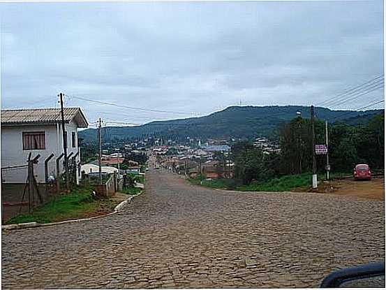 A PEQUENA E ACONCHEGANTE CRUZ MACHADO-FOTO:LAMBARI - CRUZ MACHADO - PR