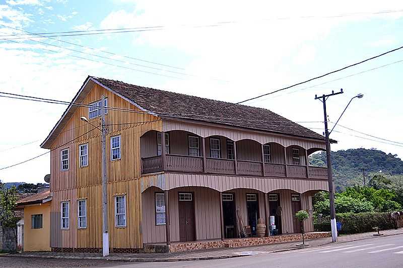 CASARES ANTIGOS - CRUZ MACHADO - PR