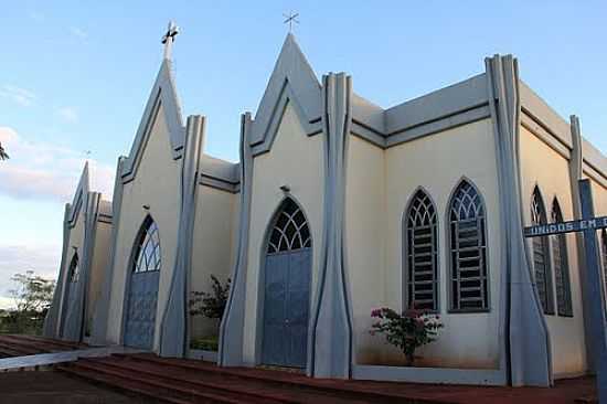 FACHADA DA IGREJA-FOTO:RICARDO MERCADANTE - DOIS IRMOS - PR