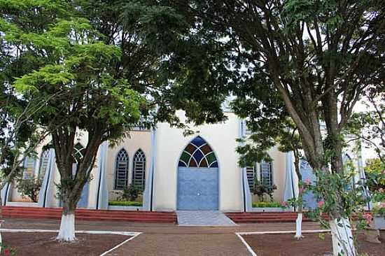 FRENTE DA IGREJA-FOTO:RICARDO MERCADANTE - DOIS IRMOS - PR