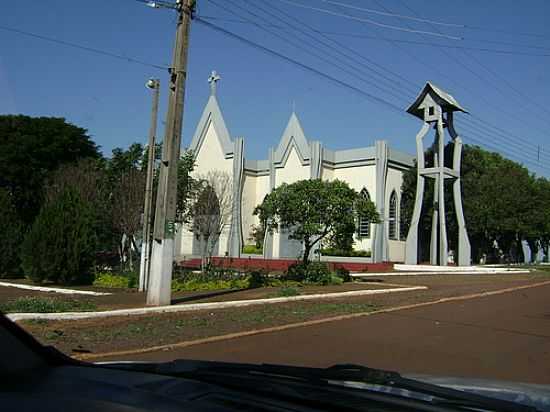 IGREJA NA VILADE DOIS IRMOS-FOTO:ARTEMIO C.KARPINSKI - DOIS IRMOS - PR