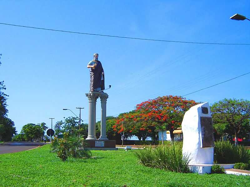 DOUTOR CAMARGO-PR-IMAGEM DE SO PEDRO NA ENTRADA DA CIDADE -FOTO:TURISMOREGIONAL.COM.BR - DOUTOR CAMARGO - PR