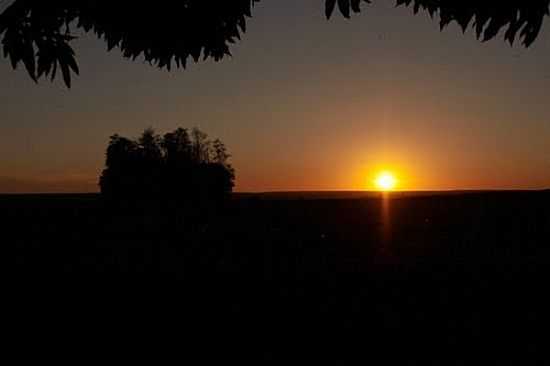 PR DO SOL EM OLIVEIRA CASTRO-FOTO:CHRIS-WAG - DOUTOR OLIVEIRA CASTRO - PR