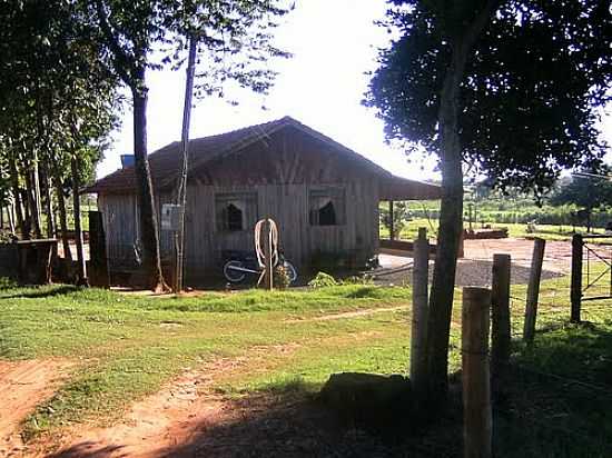 CASINHA NO INTERIOR DE ESPERANA NOVA-FOTO:DIMASCORPORATION - ESPERANA NOVA - PR