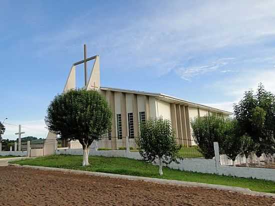 IGREJA CATLICA EM ESPIGO ALTO DO IGUAU-FOTO:RICARDO MERCADANTE - ESPIGO ALTO DO IGUAU - PR