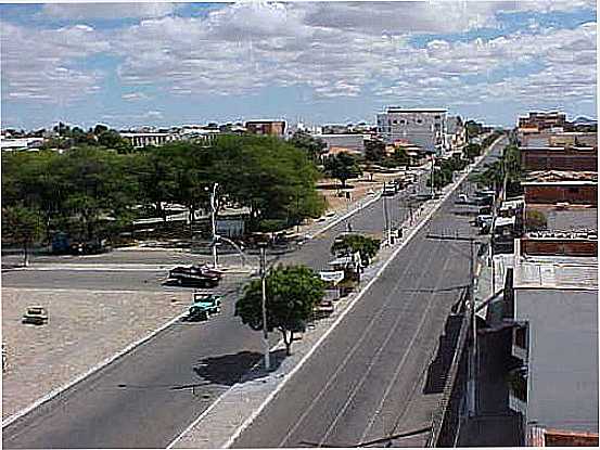 AVENIDA SANTOS DUMONT EM GUANAMBI-FOTO:REGI MADUREIRA - GUANAMBI - BA