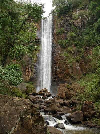 CACHOEIRA DA FONTE POR
BATIDO - FAXINAL - PR