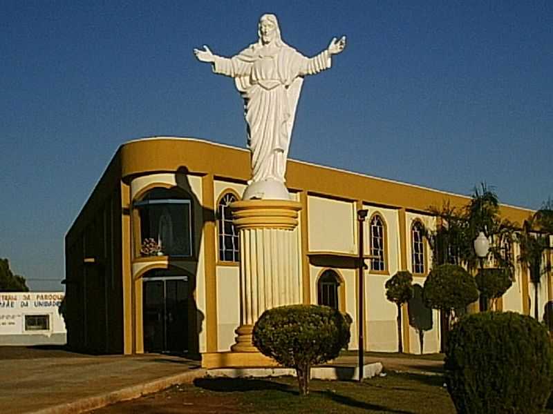 FAXINAL-PR-CRISTO EM FRENTE A PARQUIA ME DA UNIDADE-FOTO:DIM@S - FAXINAL - PR