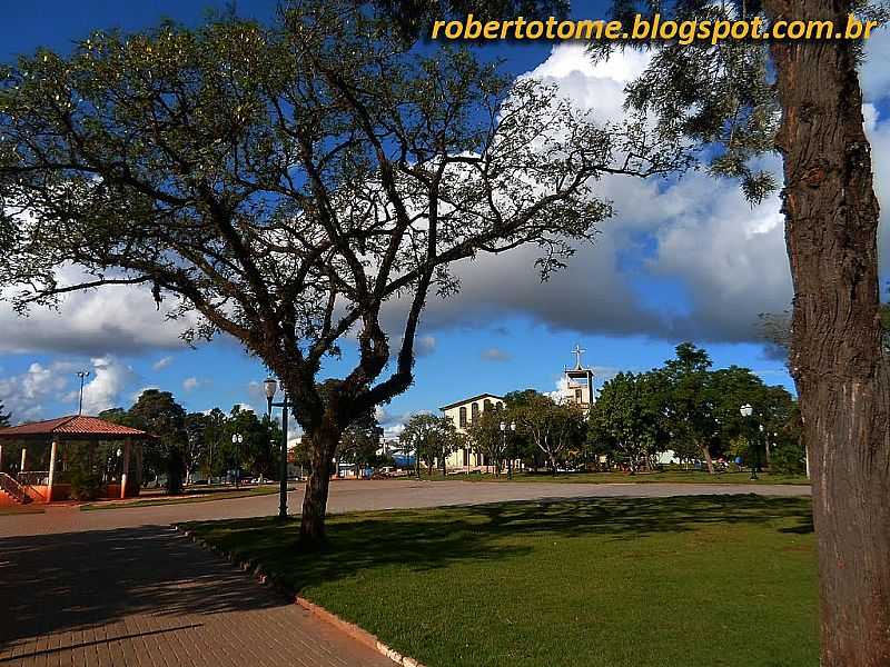 FAXINAL-PR-PRAA DA MATRIZ-FOTO:ROBERTO TOM 2 - FAXINAL - PR