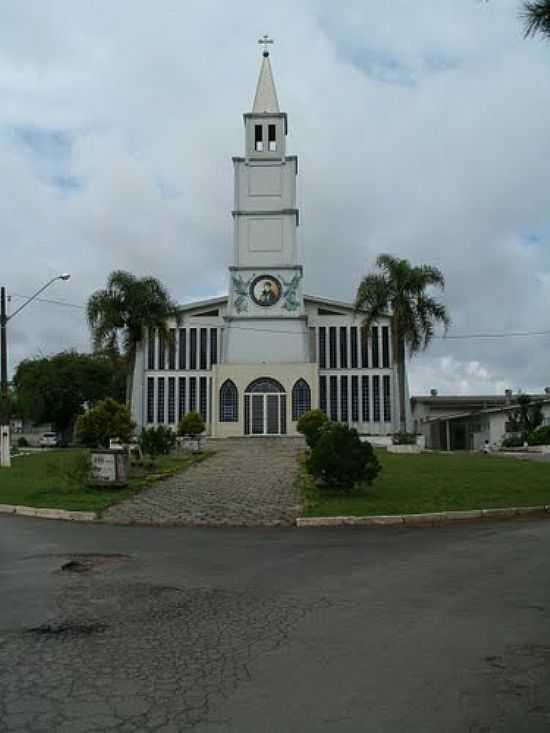 IGREJA CATLICA DE FAZENDA RIO GRANDE-FOTO:KOGLIN - FAZENDA RIO GRANDE - PR