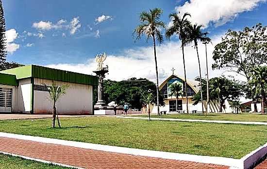 PRAA CONCRDIA E IGREJA MATRIZ EM FNIX-FOTO:ALEX S ARAUJO - FNIX - PR