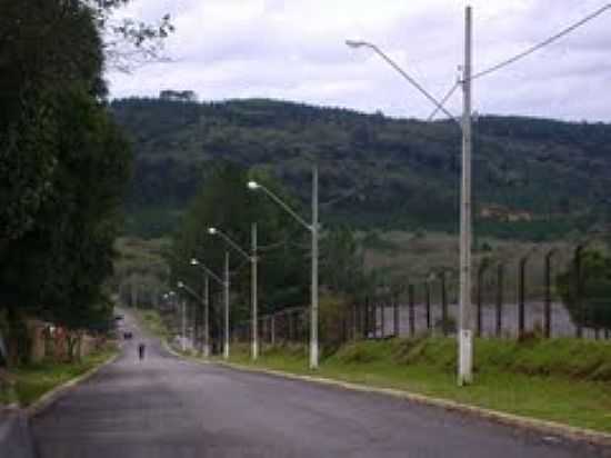 AVENIDA IVO LEO EM FERNANDES PINHEIRO-FOTO:THIAGOF. - FERNANDES PINHEIRO - PR