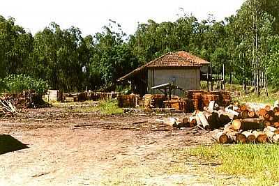 FOTOS DOUGLAS RAZABONI EM 30/12/2002  	  - FIGUEIRA - PR