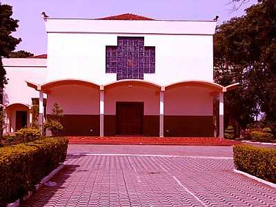 IGREJA CATLICA POR EDSON WALTER CAVALARI - FLORA - PR