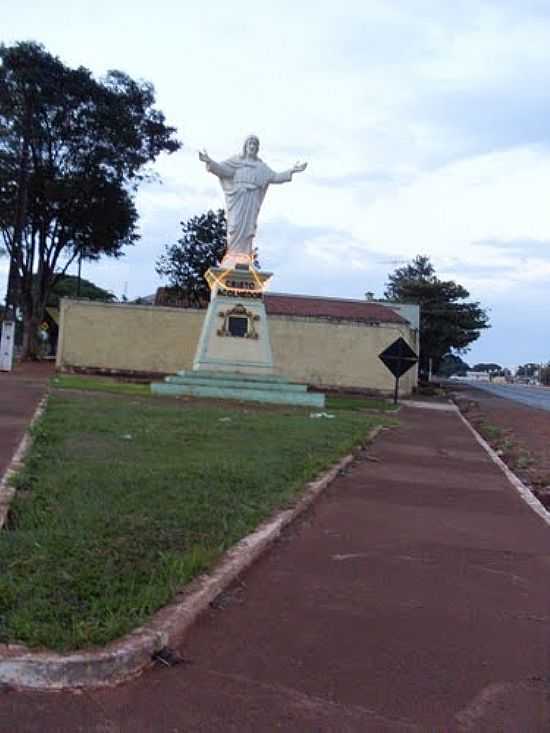 CRISTO NA ENTRADA DA CIDADE DE FLORESTPOLIS-PR-FOTO:TENORIO.COM - FLORESTPOLIS - PR