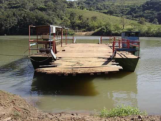 BALSA NO RIO IVA EM GRANDES RIOS-PR-FOTO:ALUISIO RIBEIRO 2 - GRANDES RIOS - PR