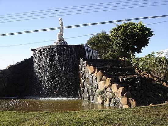 ESTTUA DA CAMPONESA EM GRANDES RIOS-PR-FOTO:ALUISIO RIBEIRO 2  - GRANDES RIOS - PR