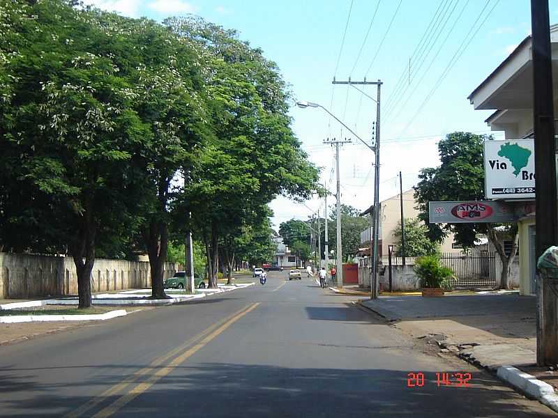 GUARA-PR-AVENIDA NO CENTRO-FOTO:CLAUDIRENE RIZZO - GUARA - PR