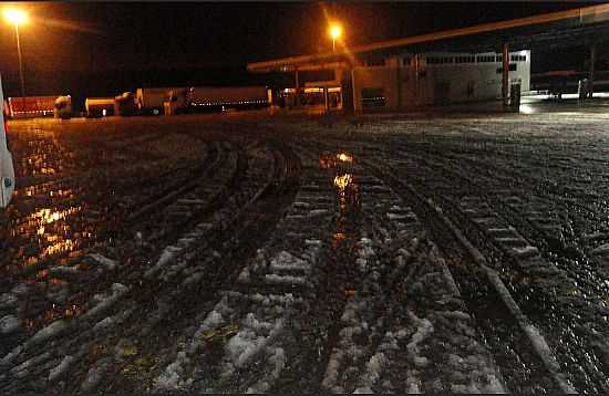 RUAS COBERTAS DE NEVE NA MADRUGADA DE 23/07/2013 EM GUARAPUAVA-PR-FOTO:LVARO PENEROTTI - GUARAPUAVA - PR