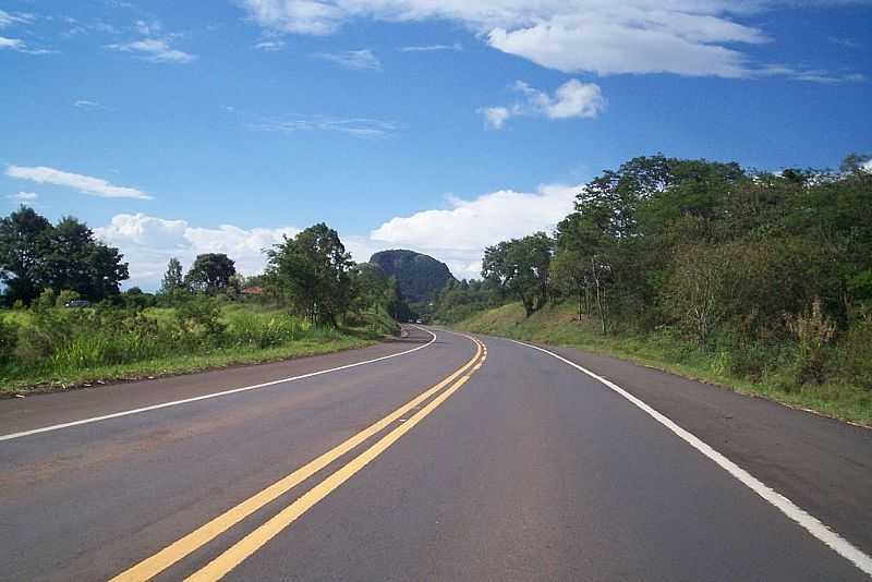 IBAITI-PR-PICO AGUDO VISTO DA RODOVIA-FOTO:RUBENS GALVO - IBAITI - PR