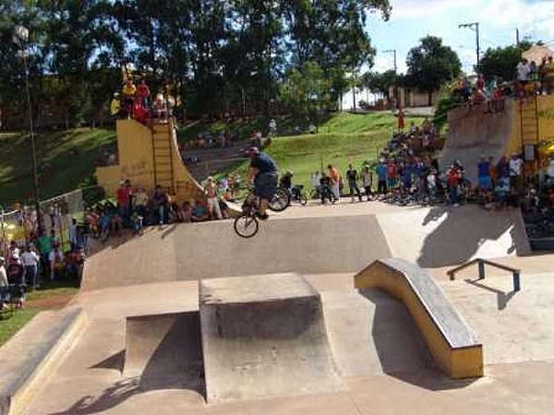 PISTA DE SKATE E BIKE - CARECO - IBIPOR - PR