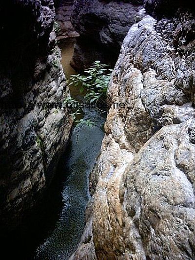 CACHOEIRA DA MANIVELA, POR OLIVEIROS. - HIDROLNDIA - BA