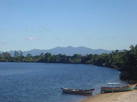 BAIA NA ILHA DOS VALADARES-PR-FOTO:SKYSCRAPERCITY - ILHA DOS VALADARES - PR