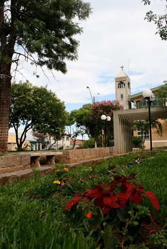 PRAA EM FRENTE  IGREJA EM IPIRANGA-FOTO:TATIANA BLUM - IPIRANGA - PR