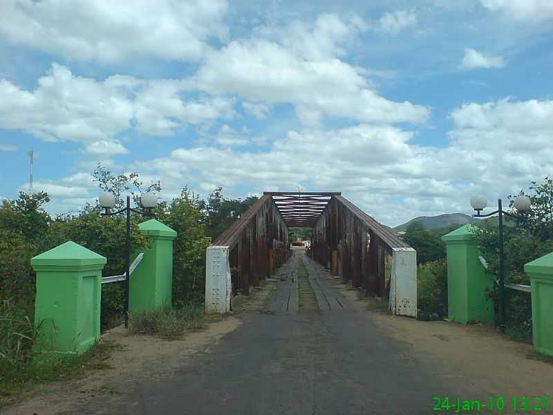 IAU-BA-PONTE SOBRE O RIO PARAGUAU-FOTO:ANDRE L. S. LACERDA  - IAU - BA