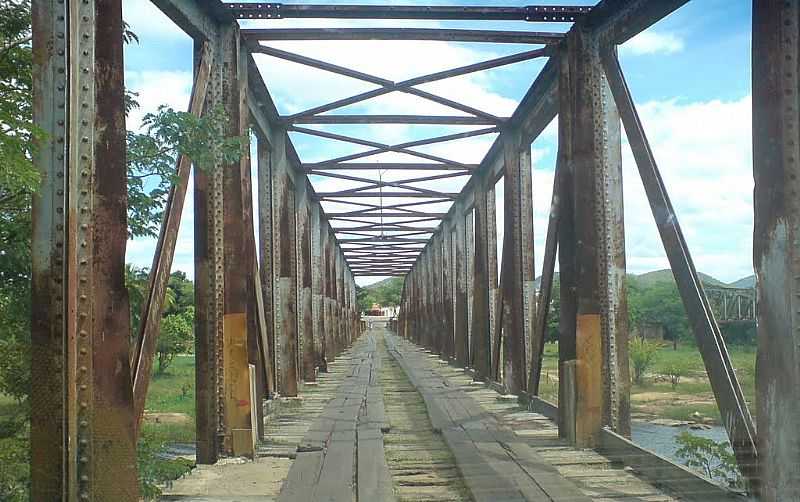 IAU-BA-PONTE SOBRE O RIO PARAGUAU-FOTO:ANDRE L. S. LACERDA - IAU - BA