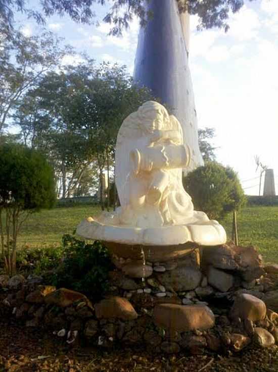 FONTE NO MONUMENTO  N.SRA.APARECIDA EM ITAIPULNDIA-FOTO:RICARDO MERCADANTE - ITAIPULNDIA - PR