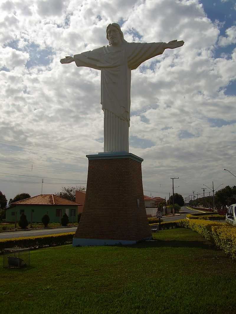 JABOTI-PR-CRISTO REDENTOR NO TREVO DE ACESSO-FOTO:GUILHERME A. - JABOTI - PR