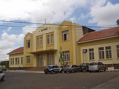 ESTAO FERROVIRIA RECENTEMENTE RESTAURADA FOTO DALREN - JAGUARIAVA - PR