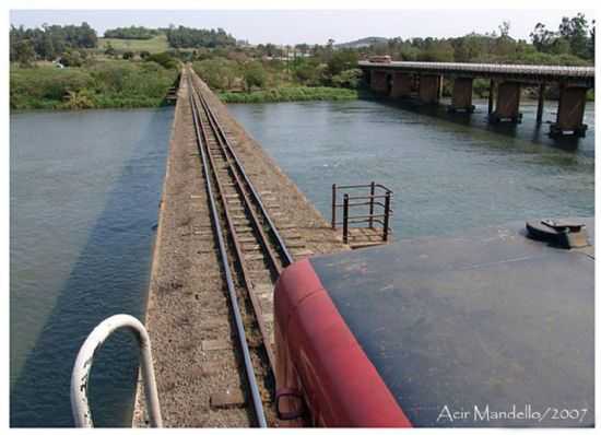 PONTE FRREA SOBRE O RIO TIBAGI, POR ACIR MANDELLO - JATAIZINHO - PR