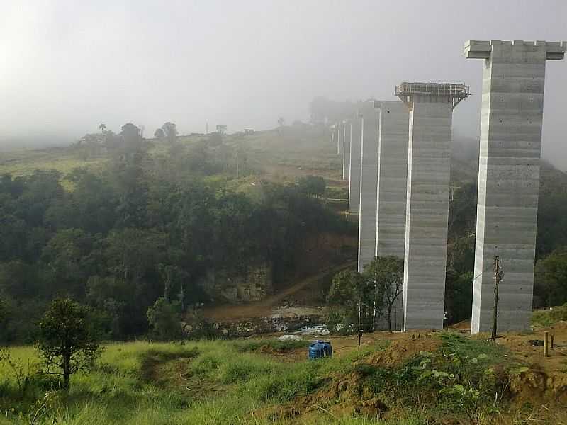 LAJEADO BONITO-PR-PONTE EM CONSTRUO NA ESTRADA DA CIDADE-FOTO:GENESIOCAMARGO  - LAJEADO BONITO - PR