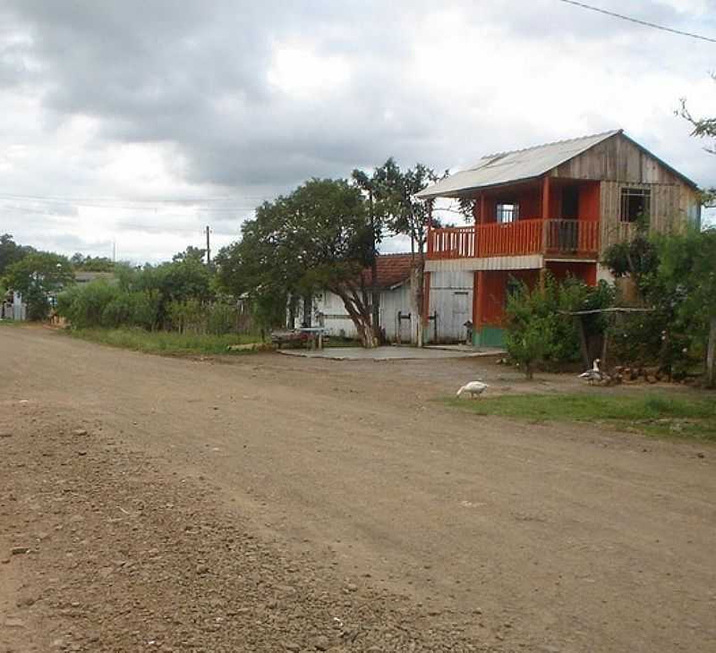 LAJEADO BONITO-PR-RUA DO DISTRITO-FOTO:ANDR POPP ROSA - LAJEADO BONITO - PR