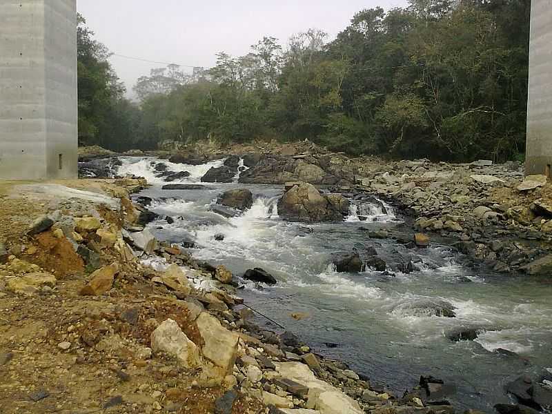 LAJEADO BONITO-PR-RIO BARRA GRANDE NA ESTRADA DA CIDADE-FOTO:GENESIOCAMRGO - LAJEADO BONITO - PR