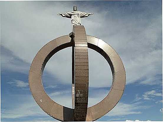 CRISTO REDENTOR NA PRAA GOV.GARCEZ EM LARANJEIRAS DO SUL-PR-FOTO:RICARDO MERCADANTE - LARANJEIRAS DO SUL - PR