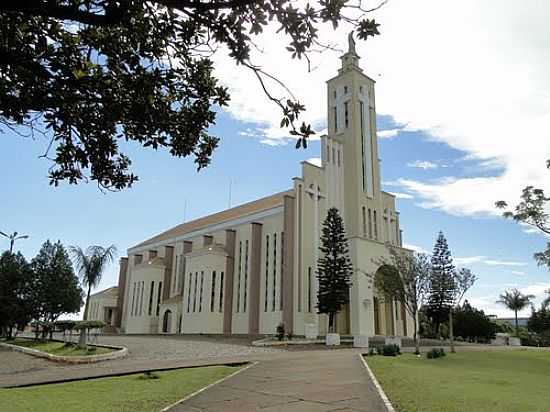 IGREJA MATRIZ DE LARANJEIRAS DO SUL-PR-FOTO:RICARDO MERCADANTE - LARANJEIRAS DO SUL - PR