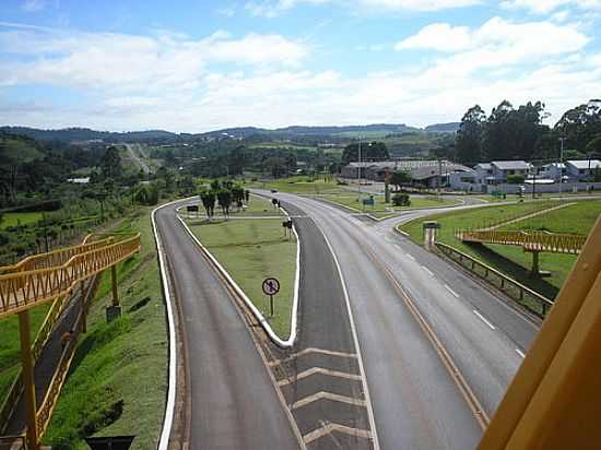 PASSARELA NA RODOVIA BR-277 EM LARANJEIRAS DO SUL-PR-FOTO:ARTEMIO C.KARPINSKI - LARANJEIRAS DO SUL - PR