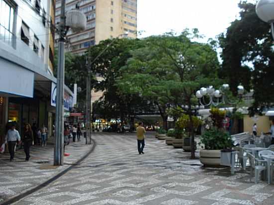 CALADO NO CENTRO DE  LONDRINA-PR-FOTO:JOS CARLOS FARINA - LONDRINA - PR