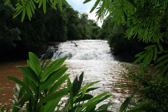 RIO LARANJEIRAS, POR CELIO SILVA - LUIZIANA - PR