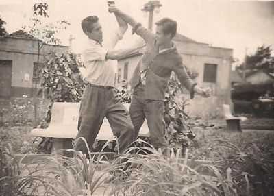 FOTO TIRADA EM 1959 BRINCADEIRA DE ESTUDANTES, POR LEONISIO DE ANDRADE - MARILNDIA DO SUL - PR