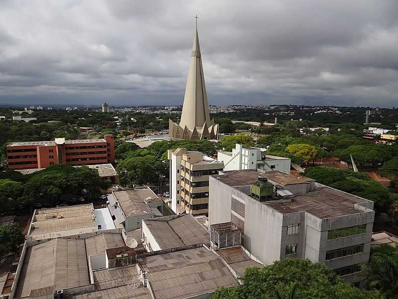 MARING-PR-CENTRO DA CIDADE COM VISTA DA CATEDRAL-FOTO:PAULO YUJI TAKARADA - MARING - PR