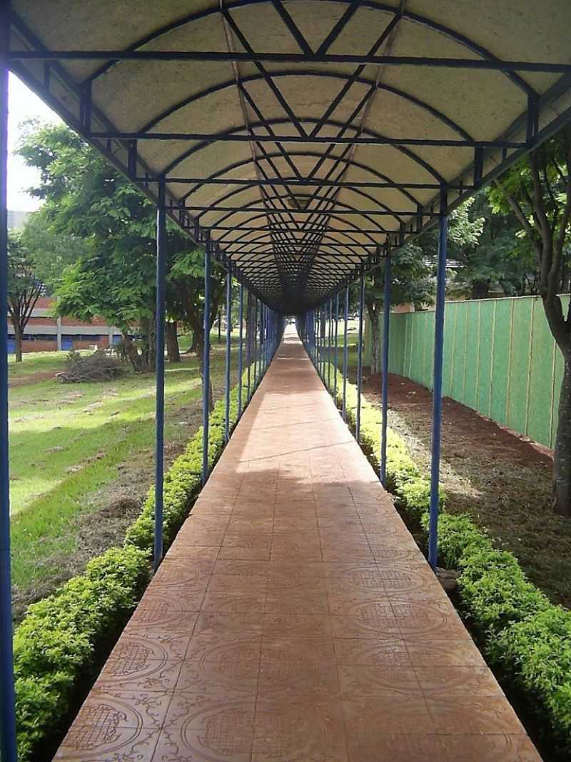 MARING-PR-PASSARELA DA UNIVERSIDADE ESTADUAL-FOTO:CARLOS SICA - MARING - PR