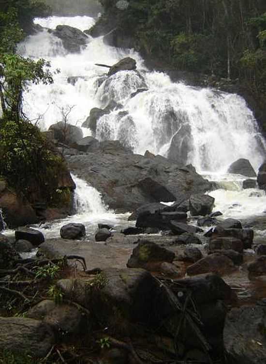 CACHOEIRA DOS CATABRIGAS EM IBIRAJ-BA-FOTO:ANDERSON VITRIO COS - IBIRAJ - BA